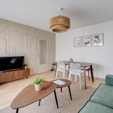 Elegance, Charme Et Confort דירה